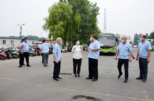 市委常委、宣傳部部長(zhǎng)王飛到我公司 督查全國文明城市建設(shè)提升工作